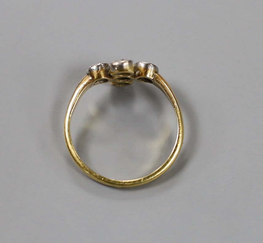 An 18ct and collet set five stone diamond 'cross' ring, size O, gross weight 3 grams.